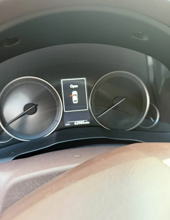 2016 Lexus ES 6th Gen - Image 10 of 10