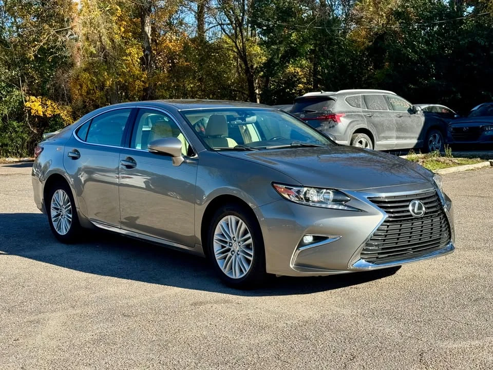 2016 Lexus ES 6th Gen - Image 3 of 15