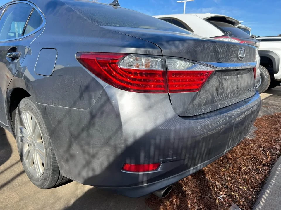 2016 Lexus ES 6th Gen - Image 9 of 15