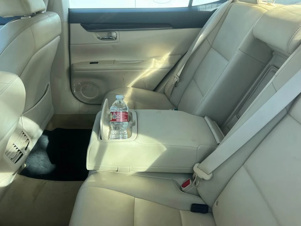 2016 Lexus ES 6th Gen - Image 11 of 15