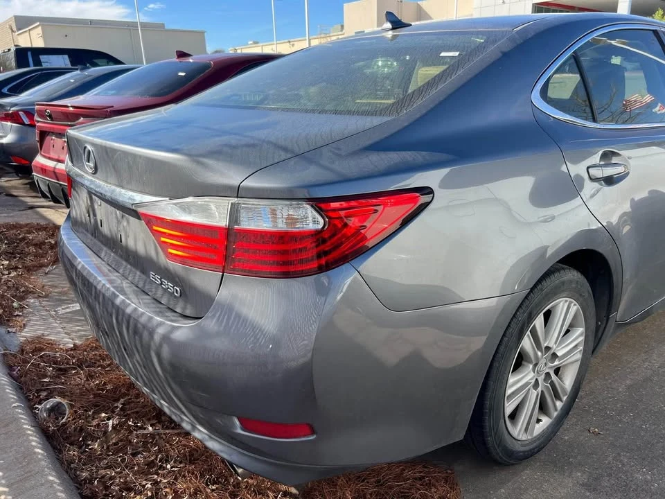 2016 Lexus ES 6th Gen - Image 8 of 15