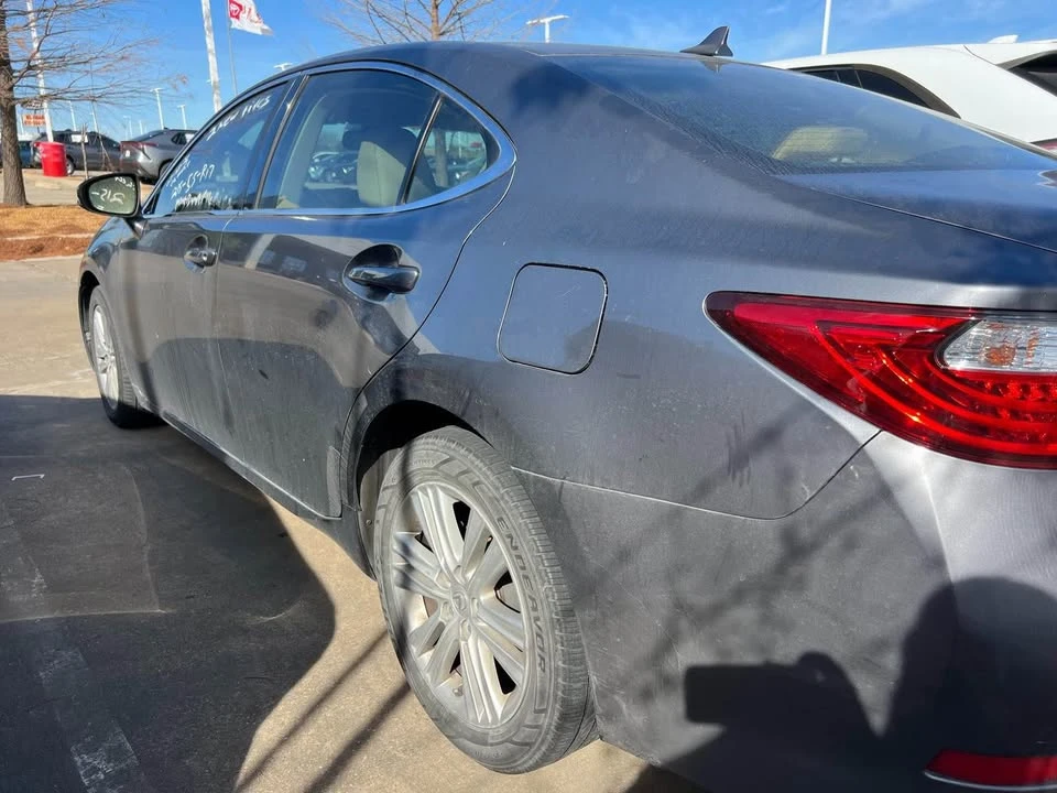 2016 Lexus ES 6th Gen - Image 10 of 15