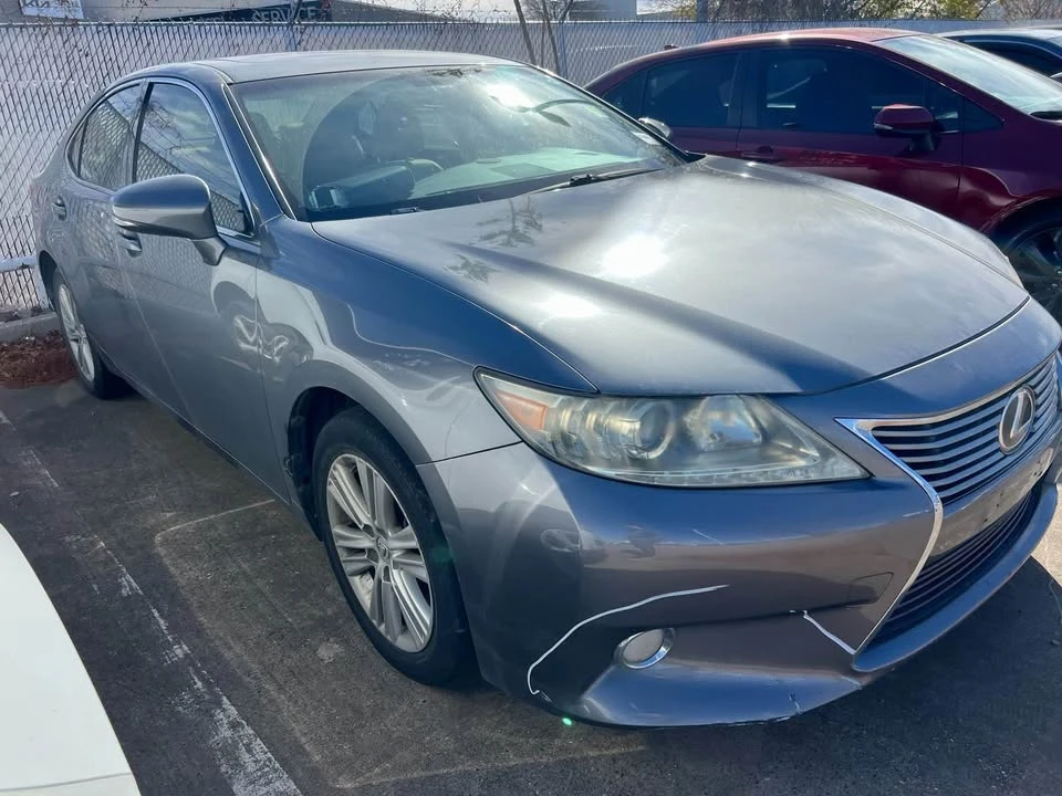 2016 Lexus ES 6th Gen - Image 2 of 15