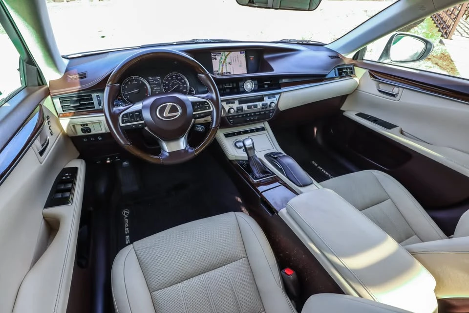 2016 Lexus ES 6th Gen - Image 2 of 20