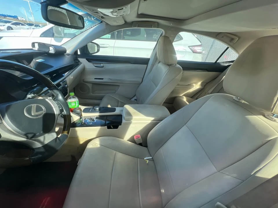 2016 Lexus ES 6th Gen - Image 13 of 15