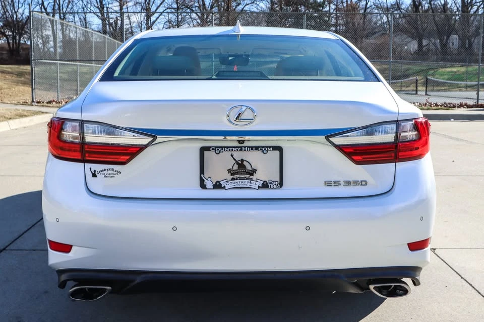 2016 Lexus ES 6th Gen - Image 7 of 20