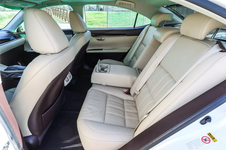 2016 Lexus ES 6th Gen - Image 12 of 20
