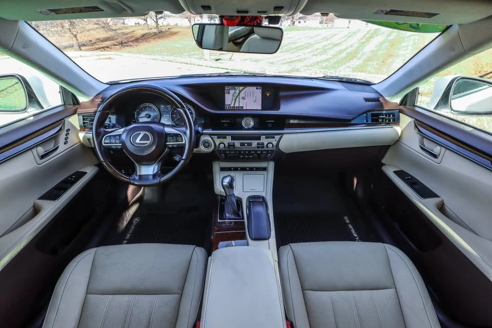 2016 Lexus ES 6th Gen - Image 13 of 20
