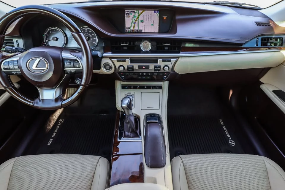 2016 Lexus ES 6th Gen - Image 14 of 20