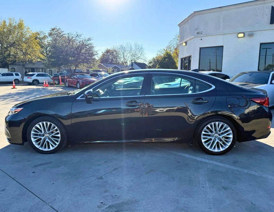 2016 Lexus ES 6th Gen - Image 2 of 9