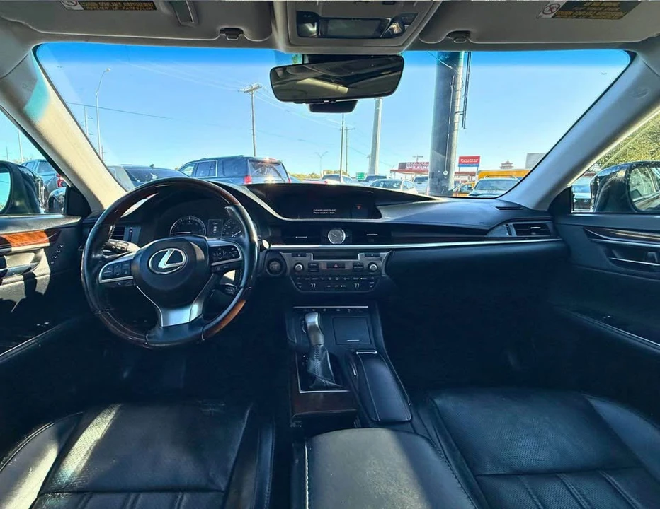 2016 Lexus ES 6th Gen - Image 8 of 9