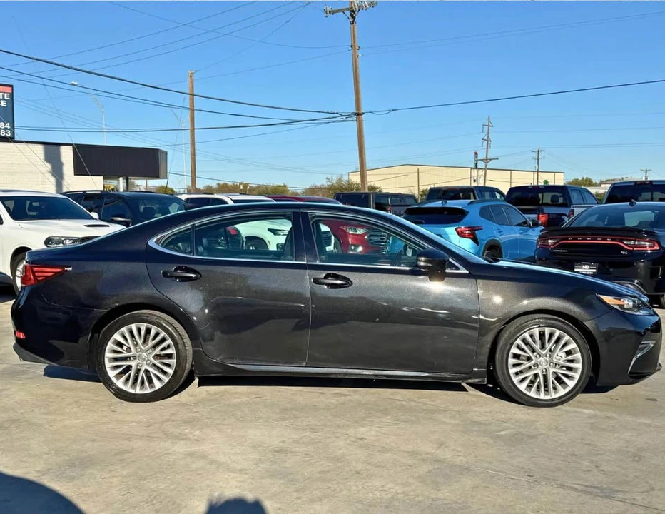 2016 Lexus ES 6th Gen - Image 3 of 9