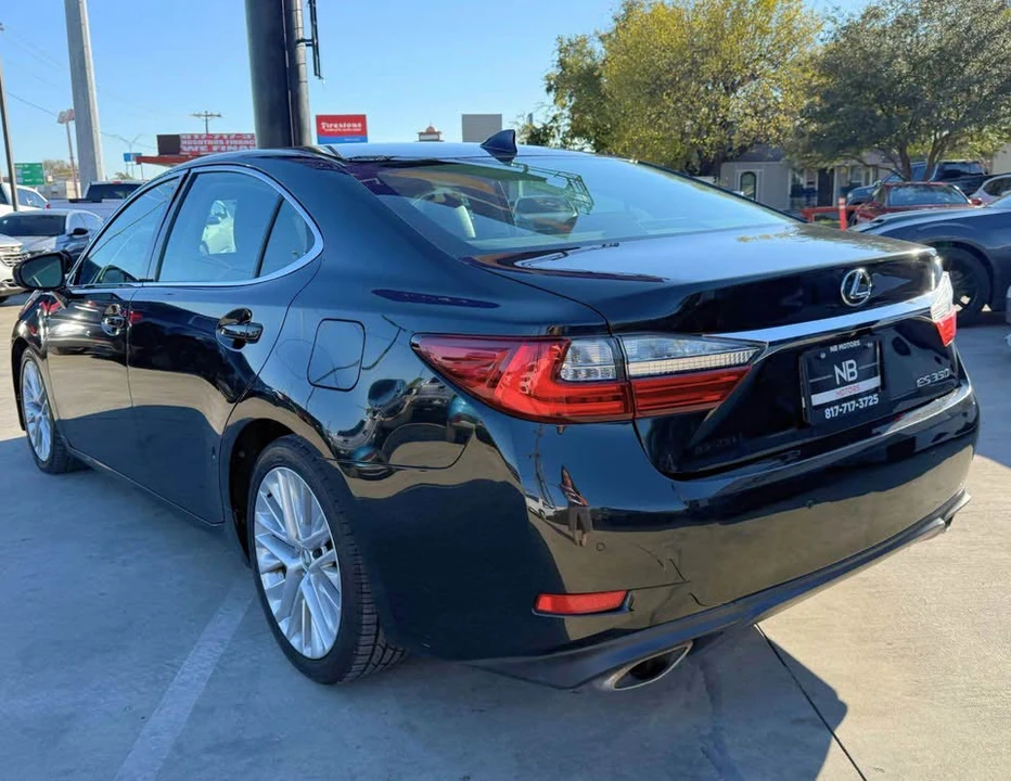 2016 Lexus ES 6th Gen - Image 5 of 9