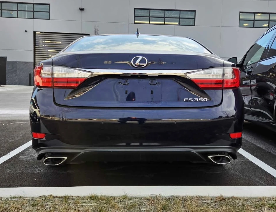 2016 Lexus ES 6th Gen - Image 5 of 8