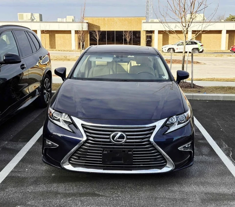 2016 Lexus ES 6th Gen - Image 2 of 8