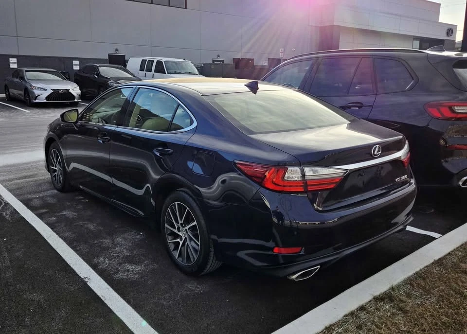 2016 Lexus ES 6th Gen - Image 6 of 8