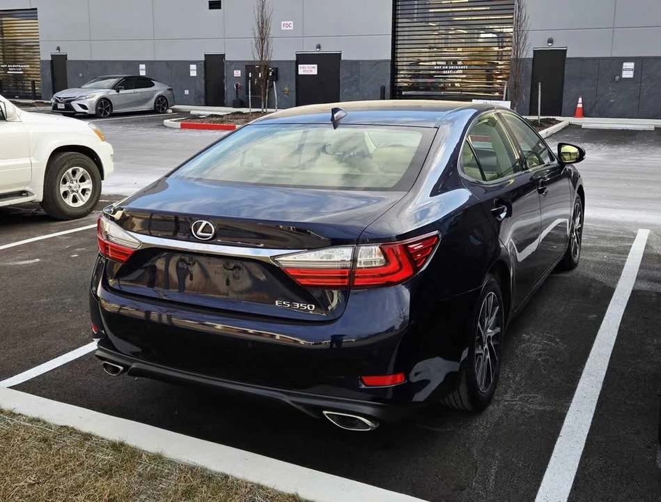 2016 Lexus ES 6th Gen - Image 4 of 8