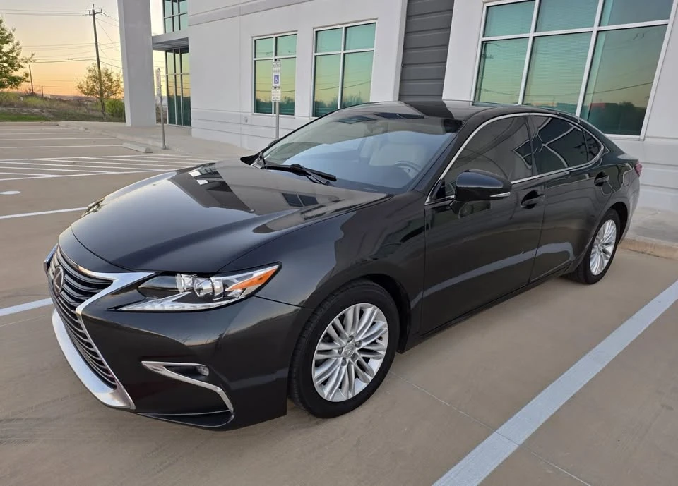 2016 Lexus ES 6th Gen - Image 2 of 17