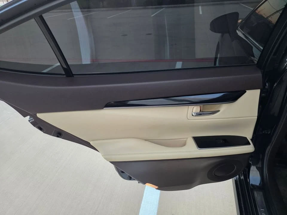 2016 Lexus ES 6th Gen - Image 12 of 17