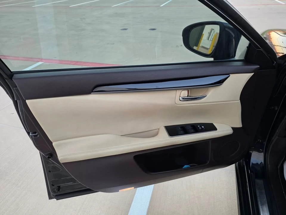 2016 Lexus ES 6th Gen - Image 11 of 17