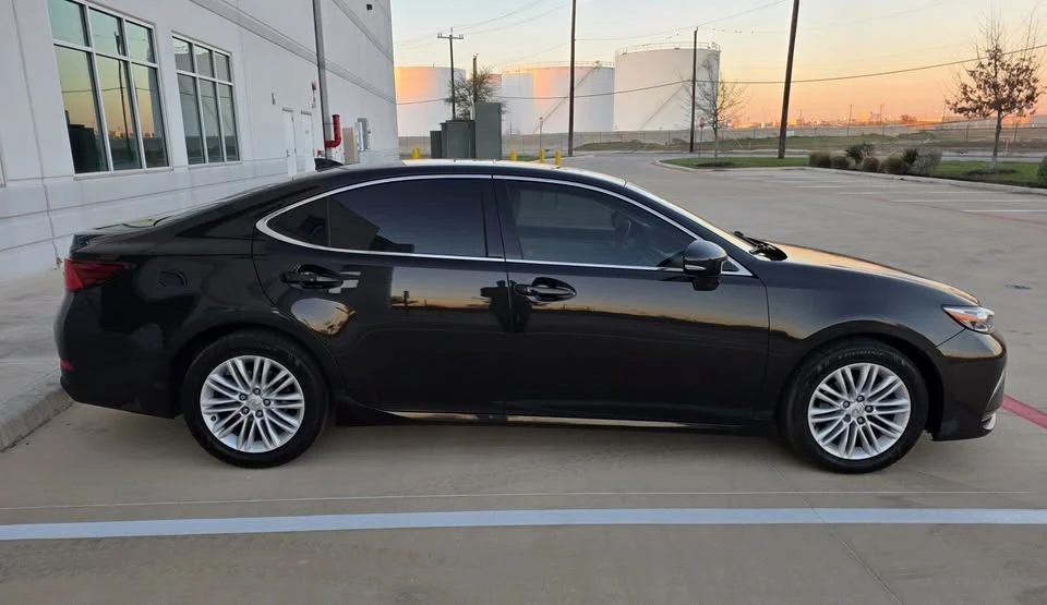 2016 Lexus ES 6th Gen - Image 10 of 17