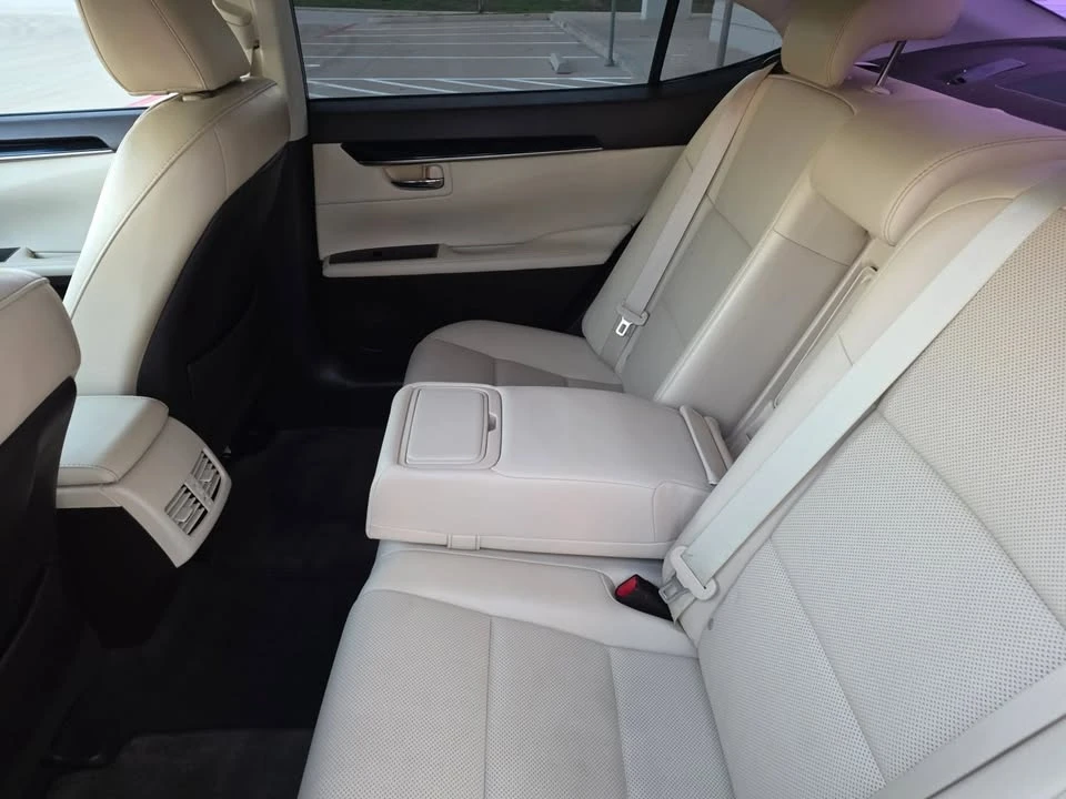 2016 Lexus ES 6th Gen - Image 8 of 17