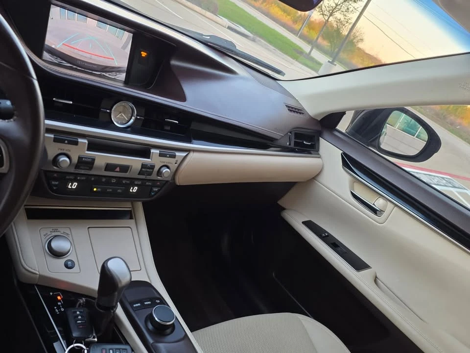 2016 Lexus ES 6th Gen - Image 4 of 17