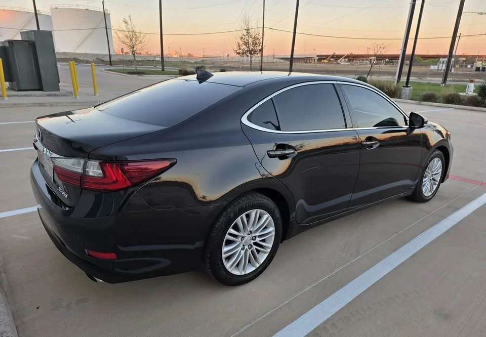 2016 Lexus ES 6th Gen - Image 17 of 17