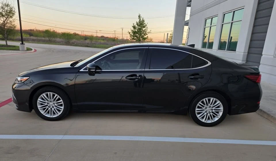 2016 Lexus ES 6th Gen - Image 9 of 17