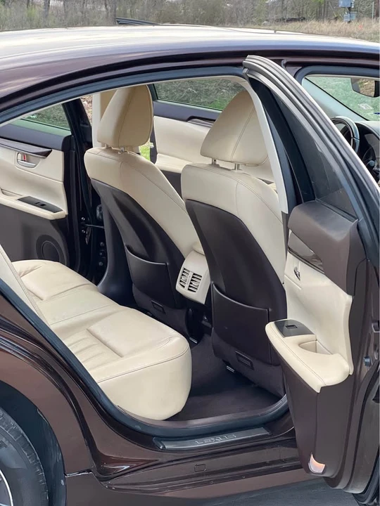 2016 Lexus ES 6th Gen - Image 10 of 12