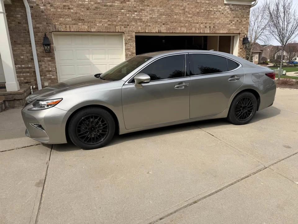 2016 Lexus ES 6th Gen - Image 3 of 7