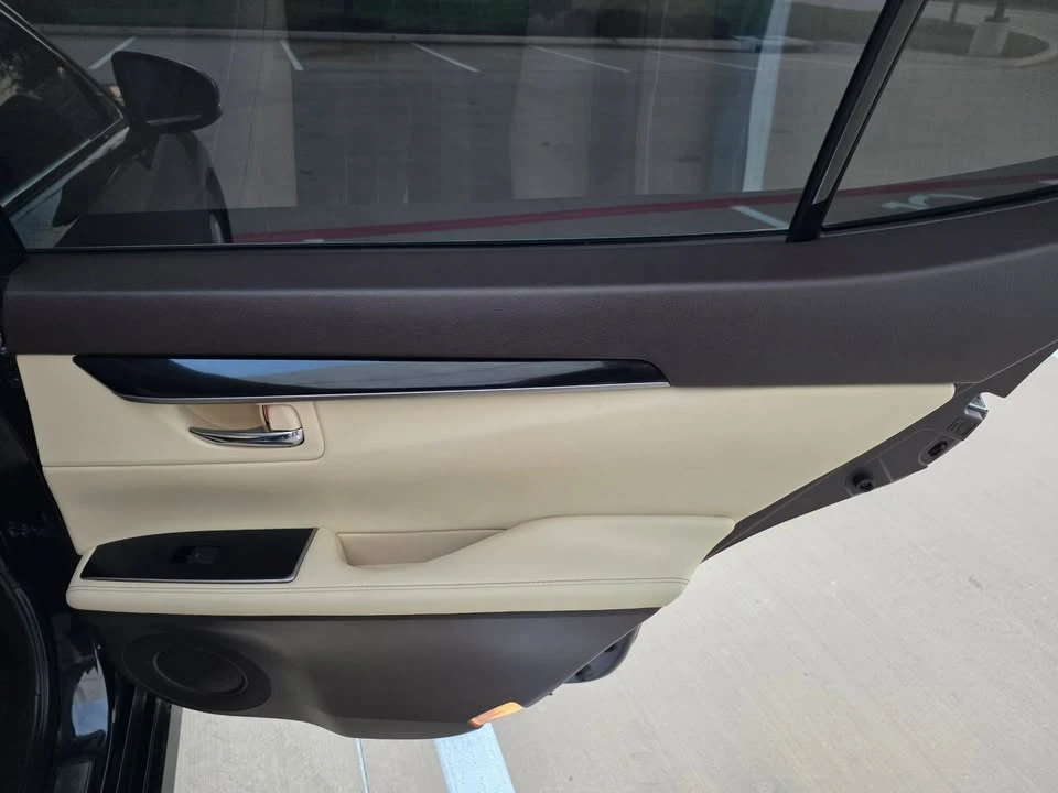 2016 Lexus ES 6th Gen - Image 13 of 17