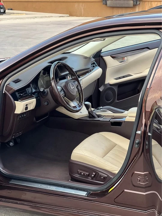 2016 Lexus ES 6th Gen - Image 8 of 12