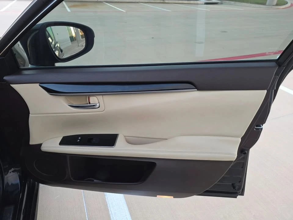 2016 Lexus ES 6th Gen - Image 14 of 17