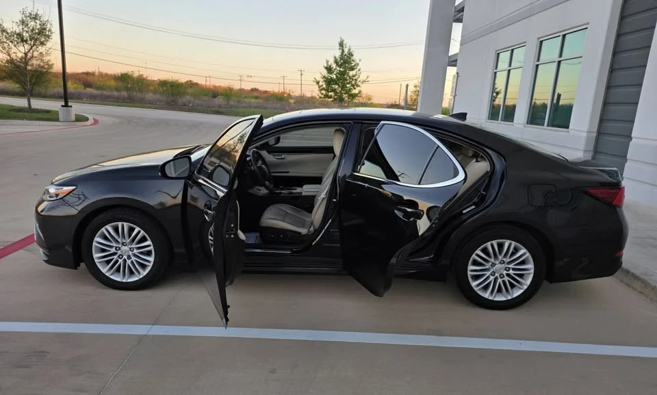 2016 Lexus ES 6th Gen - Image 15 of 17