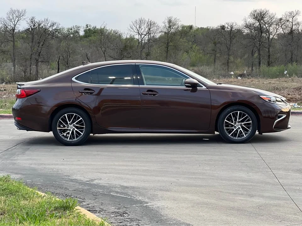 2016 Lexus ES 6th Gen - Image 5 of 12