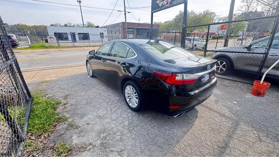 2016 Lexus ES 6th Gen - Image 5 of 15