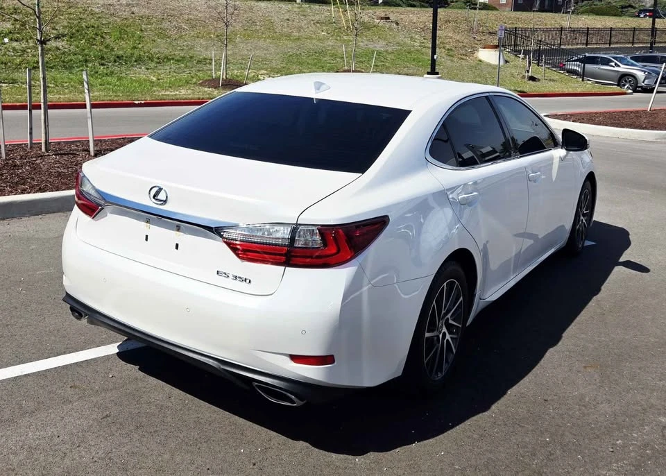 2016 Lexus ES 6th Gen - Image 4 of 8
