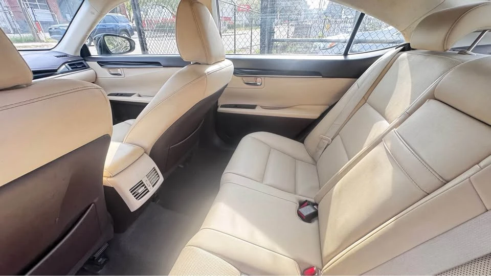 2016 Lexus ES 6th Gen - Image 11 of 15