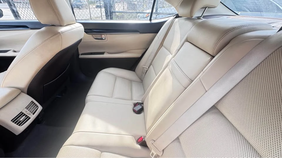 2016 Lexus ES 6th Gen - Image 10 of 15