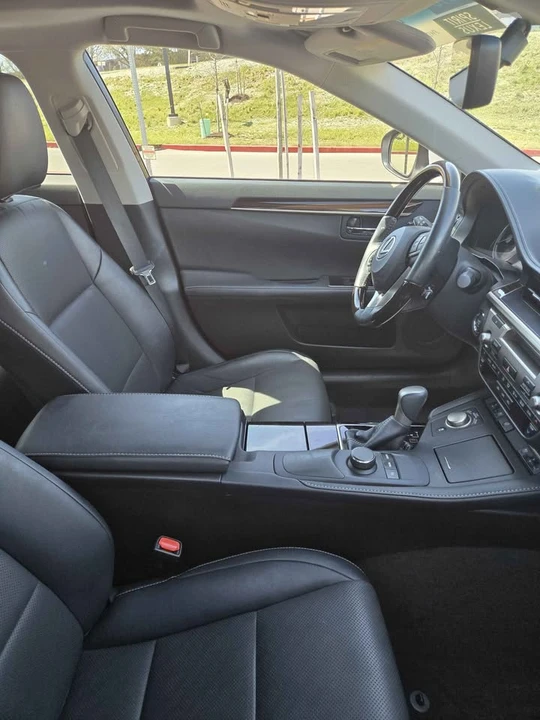 2016 Lexus ES 6th Gen - Image 6 of 8