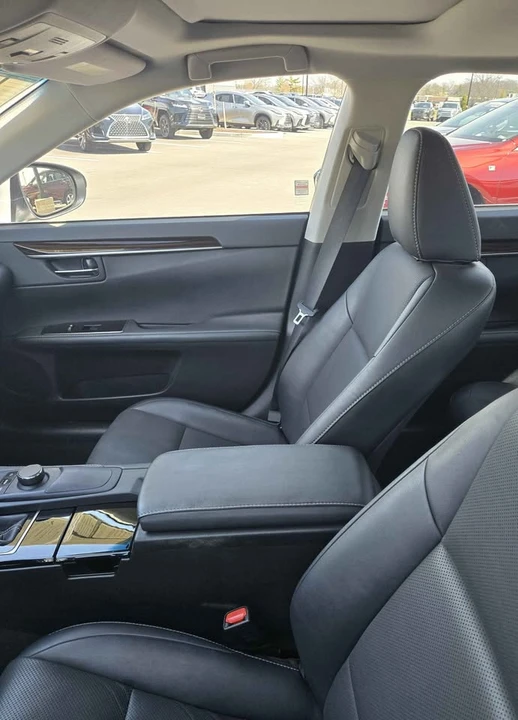 2016 Lexus ES 6th Gen - Image 7 of 8