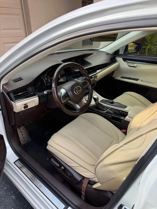2016 Lexus ES 6th Gen - Image 6 of 7