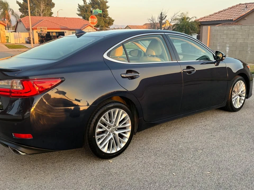 2016 Lexus ES 6th Gen - Image 3 of 17