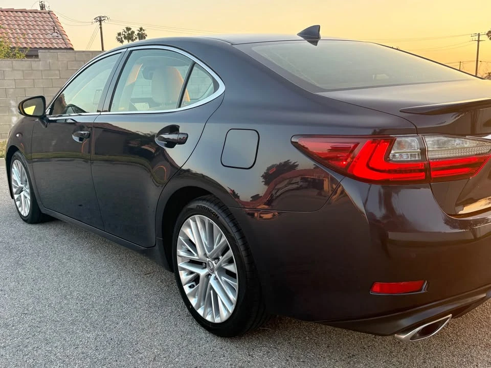 2016 Lexus ES 6th Gen - Image 4 of 17