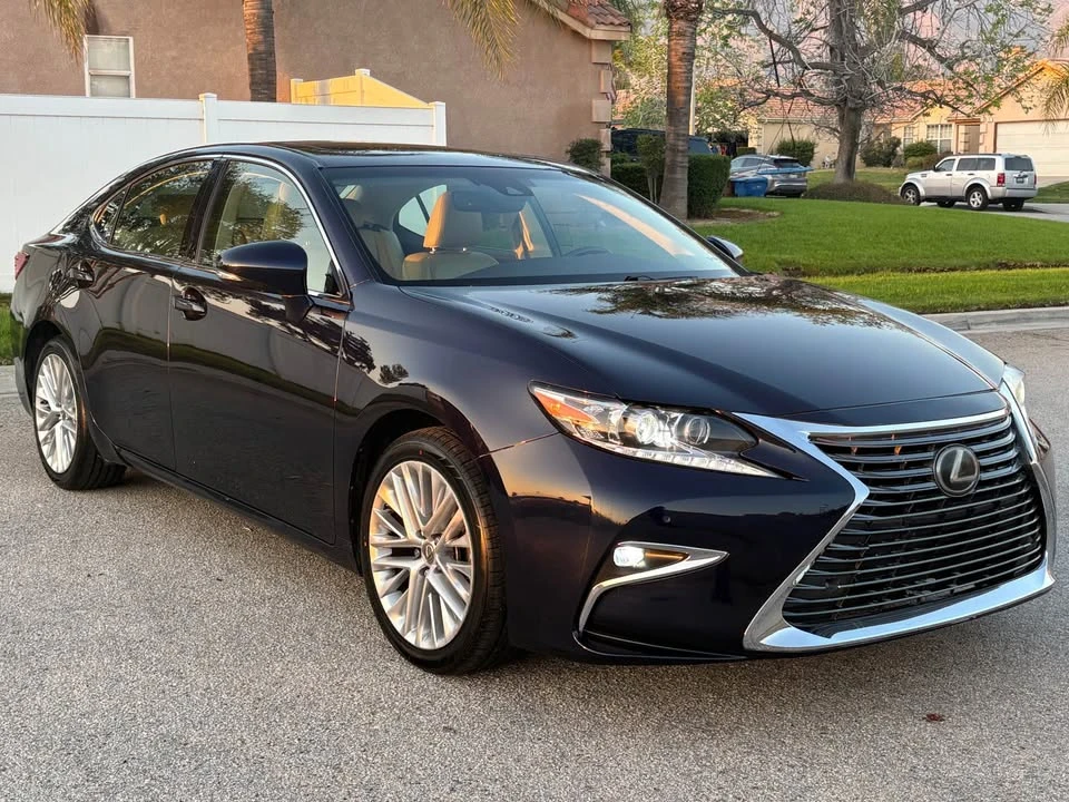 2016 Lexus ES 6th Gen - Image 2 of 17