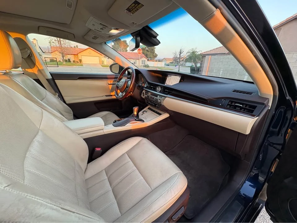 2016 Lexus ES 6th Gen - Image 10 of 17