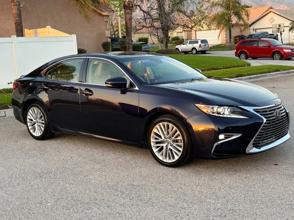 2016 Lexus ES 6th Gen - Image 9 of 17