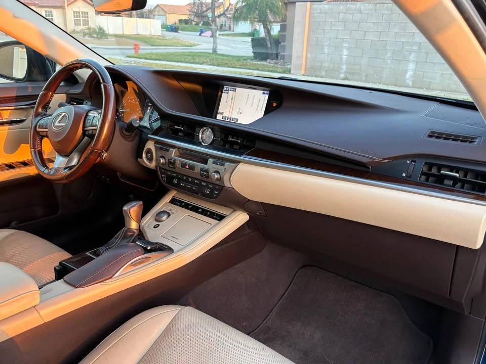 2016 Lexus ES 6th Gen - Image 12 of 17