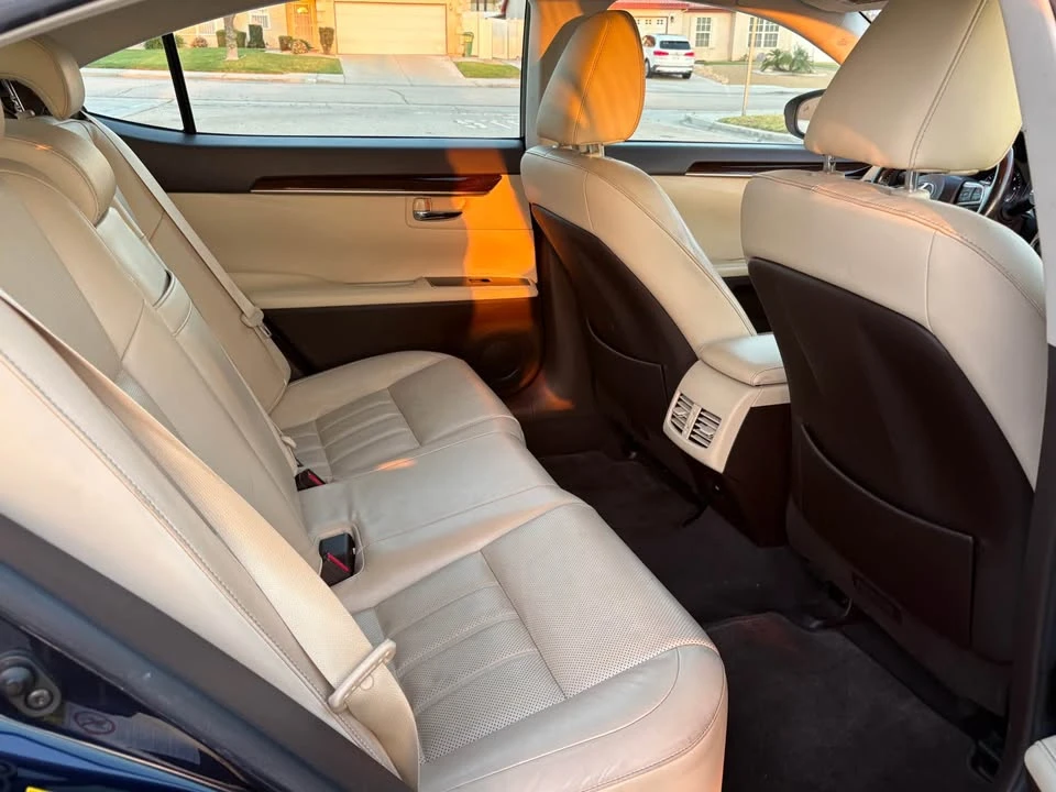 2016 Lexus ES 6th Gen - Image 11 of 17